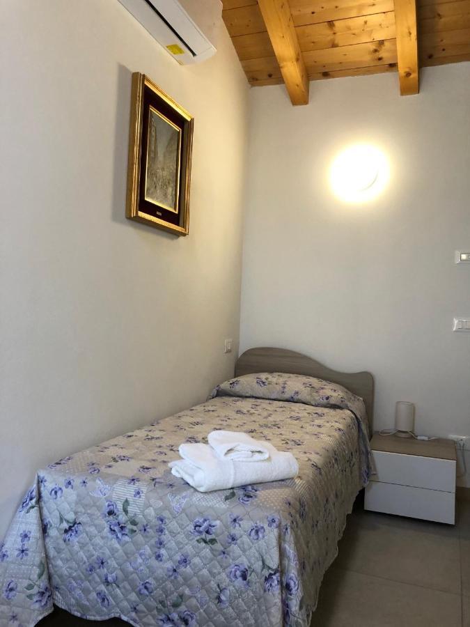 Hotel La casa della Ada Castelnuovo del Garda Exterior foto